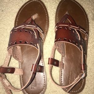 sandals never worn